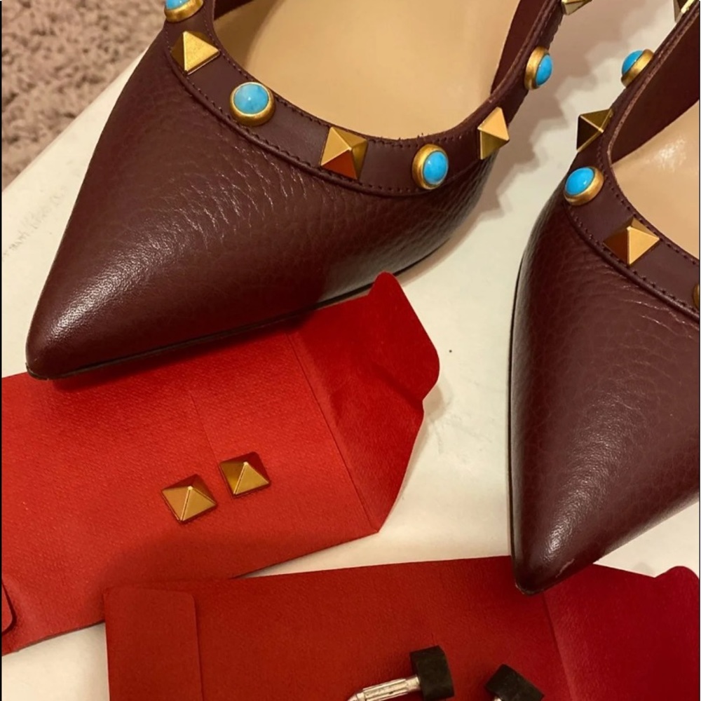 Like new Valentino rolling rockstuds pumps 7.5